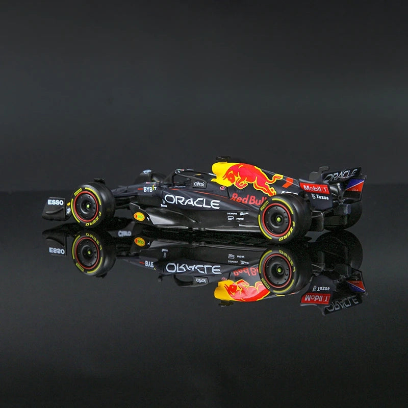 Standard 1:43 2022 F1 Red Bull Max Verstappen Collector's Piece - Miniature Motorworld