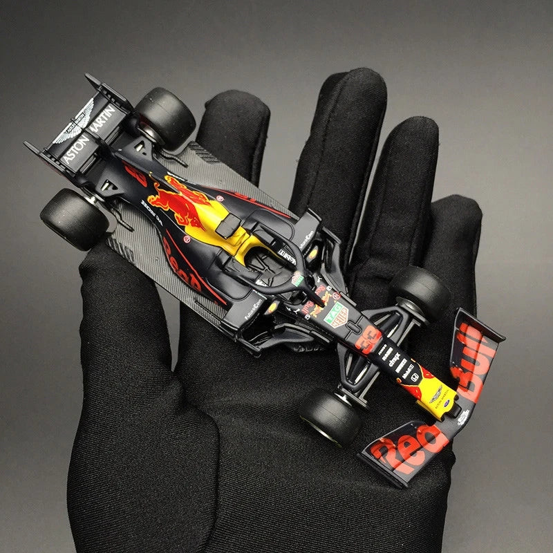 Standard 1:43 2018 F1 Red Bull Max Verstappen Collector's Piece - Miniature Motorworld